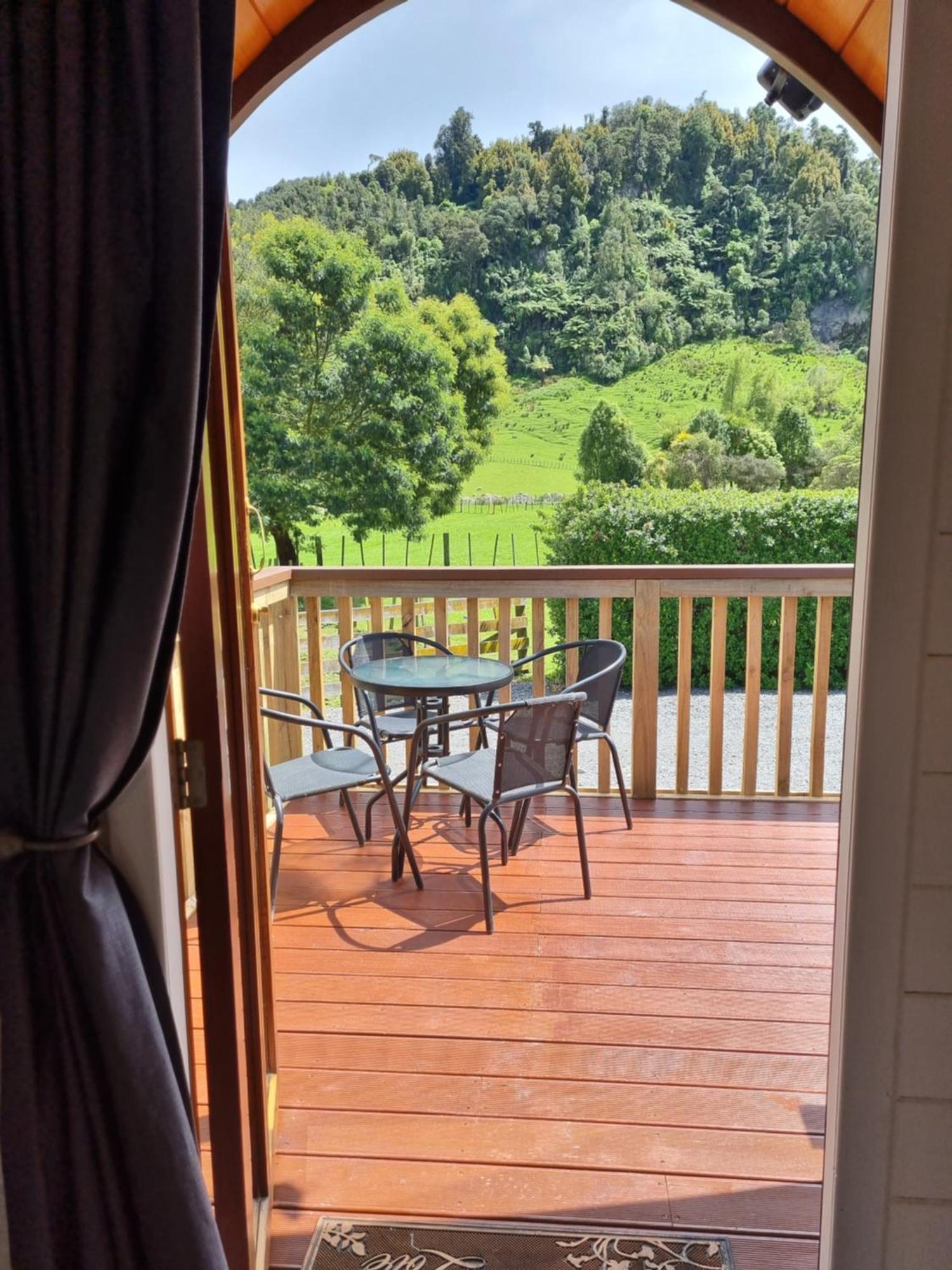 Flat Hills Tourist Park Hotel Ruahine Room photo